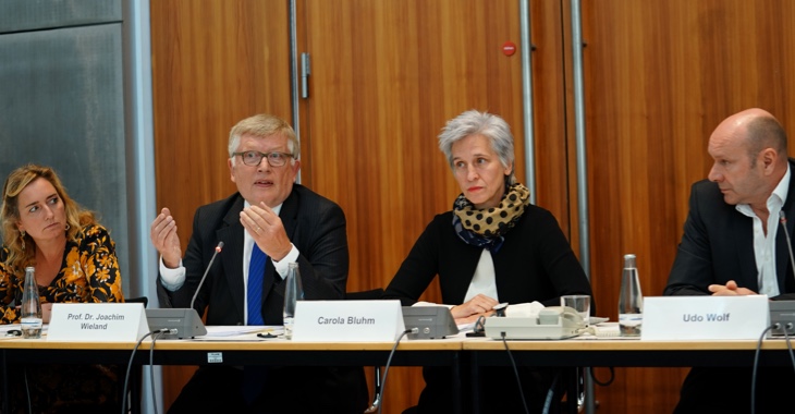 Caren Lay, Professor Joachim Wieland, Carola Bluhm und Udo Wolf (v.l.n.r.) stellen auf einer Pressekonferenz am 11. September 2019 ein Rechtsgutachten zum Volksbegehren 'Deutschen Wohnen enteignen' vor