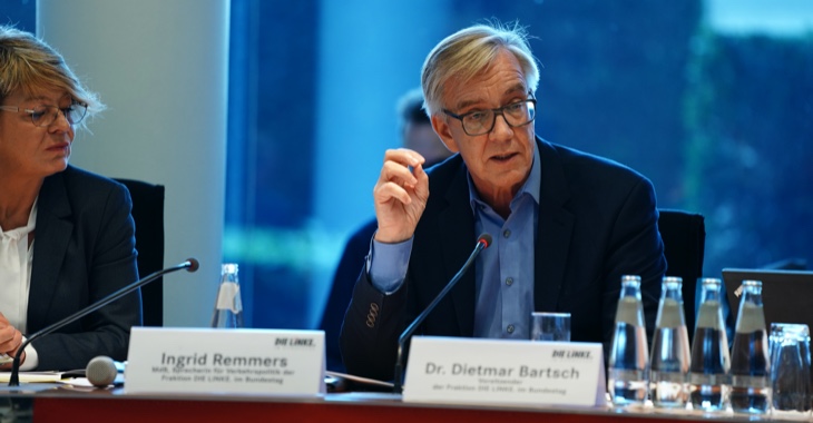 Ingrid Remmers und Dietmar Bartsch am 25. Oktober 2019 bei der Konferenz »Zukunft der AutoMobilität« Ingrid Remmers und Dietmar Bartsch am 25. Oktober 2019 bei der Konferenz »Zukunft der AutoMobilität«