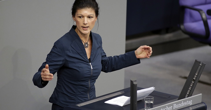 Sahra Wagenknecht am Rednerpult des Bundestages © DBT/Thomas Köhler/photothek