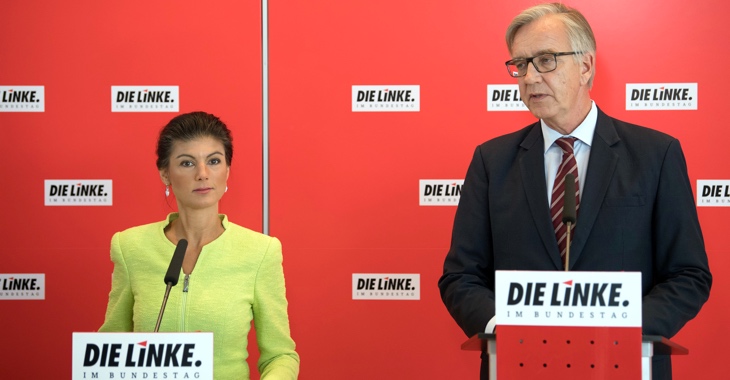 Sahra Wagenknecht und Dietmar Bartsch beim gemeinsamen Pressestatement am vor der Fraktionssitzung © Soeren Stache/dpa