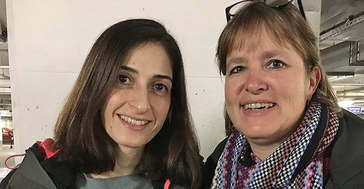 Erleichtert: Mesale Tolu und Heike Hänsel in Istanbul Erleichtert: Mesale Tolu und Heike Hänsel in Istanbul