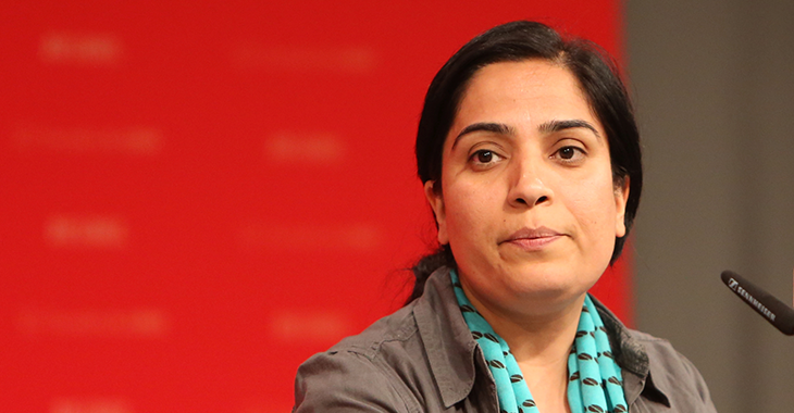 Malalai Joya spricht im Juni 2017 auf dem Bundesparteitag der Partei DIE LINKE. | Foto: Flickr.com/DIE LINKE (CC BY 2.0)