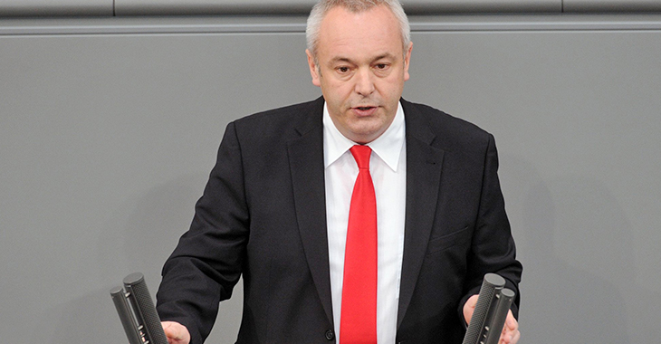 Alexander Ulrich am Redepult des Bundestags © DBT / Achim Melde Alexander Ulrich am Redepult des Bundestags