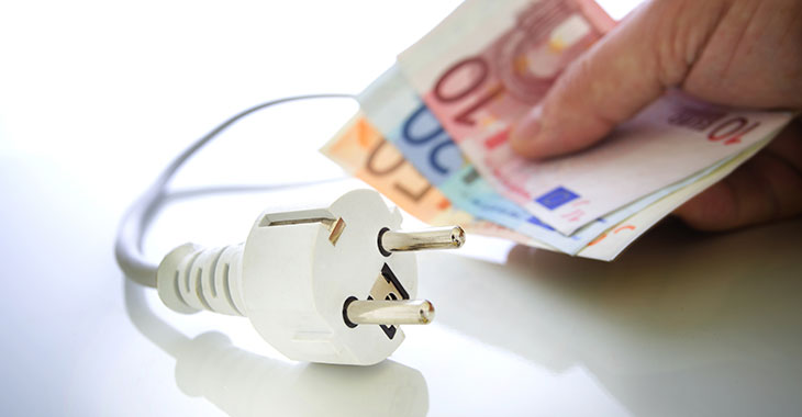 Stromkunden finanziell entlasten ©istockphoto.com/deepblue4you Stromkunden finanziell entlasten
