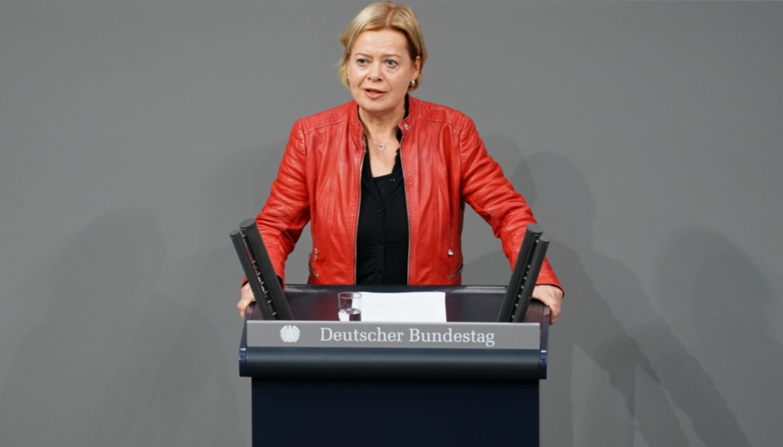 Gesine Lötzsch am Rednerpult des Bundestages Gesine Lötzsch am Rednerpult des Bundestages