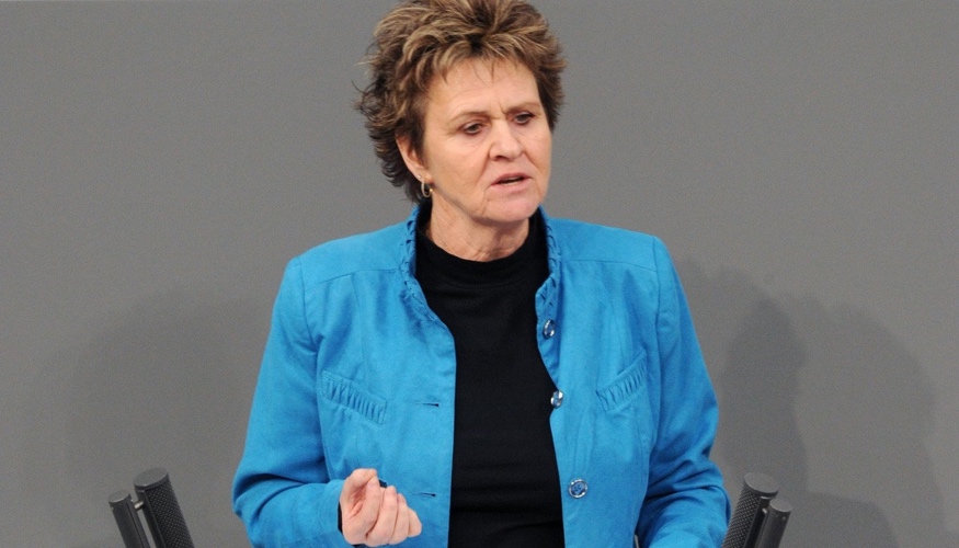 Sabine Zimmermann am Rednerpult des Bundestages © DBT/Achim Melde Sabine Zimmermann am Rednerpult des Bundestages © DBT/Achim Melde