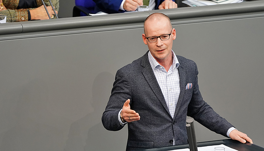 Matthias Höhn am Redepult des Bundestags Matthias Höhn am Redepult des Bundestags