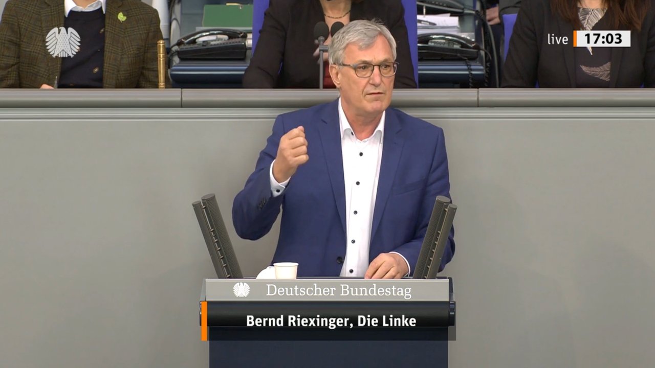Bernd Riexinger am Rednerpult des Bundestages